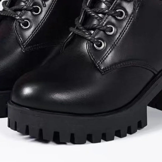 Botas Femininas de Inverno com Salto Grosso - Zíper Lateral e Renda